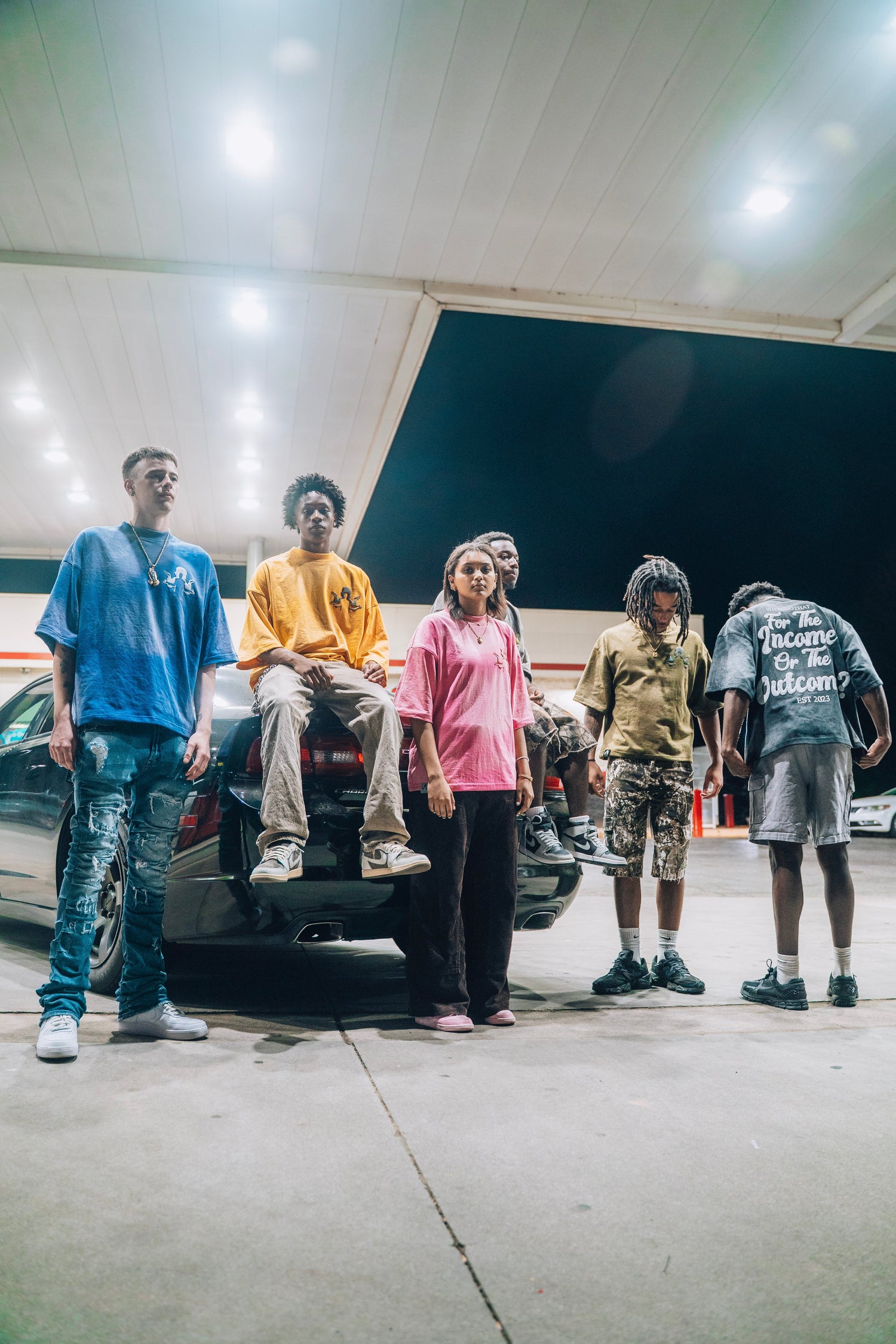 "INCOME\OUTCOME" CREW T-SHIRTS